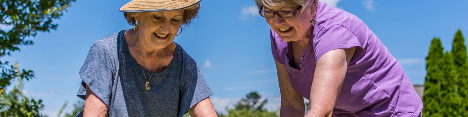 Residents of River Landing Planting